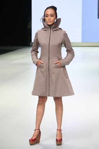 Jakarta, Indonesia - 15 Februari. Camilla Wellton Eco Couture. Indonesia Fashion Week 2013 at Jakarta Convention Center. 15 Februari 2013. Senayan. Jakarta. [Foto: Mohammad Abduh/Wolipop]