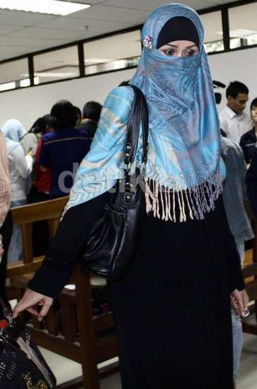 KPK Panggil Neneng Sri Wahyuni Sebagai Saksi untuk Anas