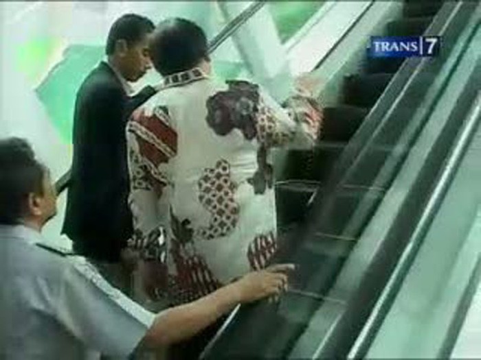 Diresmikan Jokowi, Eskalator Halte Macet