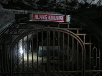 Di dalamnya, Anda akan menemukan banyak ruangan. Ada ruang amunisi, ruang sidang, hingga ruang tahanan. Anda pun bebas memotret tiap ruangannya (Afif/detikTravel)
