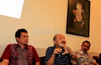 Senior Advisor Kemitraan yang juga Guru Besar Ilmu Politik Unair Ramlan Surbakti memberikan pemaparan.
