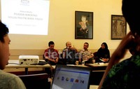 Senior Advisor Kemitraan yang juga Guru Besar Ilmu Politik Unair Ramlan Surbakti memaparkan alasan perlu atau tidaknya menggabungkan pemilu nasional dengan pemilu lokal