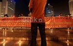 Puluhan Orang Nyalakan Lilin untuk Hugo Chavez