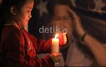 Puluhan Orang Nyalakan Lilin untuk Hugo Chavez