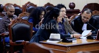 Slank membatalkan permohonan uji materi UU Kepolisian.