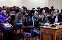 Slank hadir lengkap dengan 5 personilnya plus manajer Ibunda Ifet dalam sidang pleno tersebut.