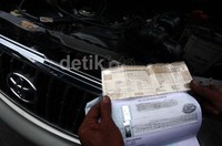 Setelah itu petugas akan mencocokan data dengan surat-surat kendaraan anda.