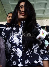 Maharany keluar gedung KPK, Jl HR Rasuna Said, Jakarta, pukul 13.20 WIB. Ramses/detikFoto.