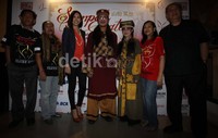 Para pemain senior yang pertama memerankan Sampek Engtay, Idries Pulungan dan Sari Madjid berpose bersama pemain baru Sampek Engtay.