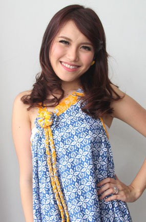 Tinggalkan Calon Suami untuk Umroh, Ayu Ting Ting Menangis