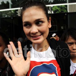 Luna Maya Sangat Berharap Raffi Ahmad Bisa Hadir di Sidang