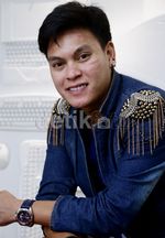 Hudson, Pria Bermuka Dua