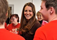 Senyum ceria Kate Middleton. Bruce Adams - WPA Pool/Getty Images.