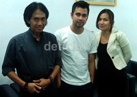 Raffi tampak mengenakan kaus putih. (dok. Bens Leo)