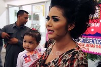 Amora yang tak lepas dari KD.