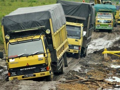 Jalan di Tumbang Nusa Rusak Parah