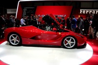 Ketika di tes di sirkuit Fiorano, mobil ini mampu mencatatkan waktu lap 1 menit 20 detik, atau 5 detik lebih cepat dari Enzo dan 3 detik lebih cepat dari, F12berlinetta yang merupakan mobil tercepat Ferrari sebelumnya. Dengan begitu, LaFerrari pun mendaulat diri sebagai mobil jalanan tercepat dalam sejarah panjang pabrikan yang bermarkas di Maranello itu.