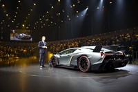 Mobil sport ini hanya tersedia 3 unit saja dengan banderolan harga Rp 37,7 miliar dan itu semuanya sudah laku terjual bahkan sebelum mobil itu dirilis resmi ke pasaran hari ini di Geneva Motor Show. (dok Lamborghini).