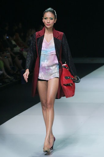 Jakarta, Indonesia - 16 Februari. Marisa The Beauty of Java. Indonesia Fashion Week 2013 at Jakarta Convention Center. 16 Februari 2013. Senayan. Jakarta. [Foto: Mohammad Abduh/Wolipop]