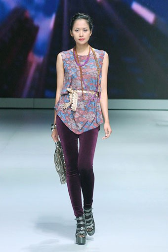 Jakarta, Indonesia - 16 Februari. Hengki Kawilarang Urban Senja. Indonesia Fashion Week 2013 at Jakarta Convention Center. 16 Februari 2013. Senayan. Jakarta. [Foto: Mohammad Abduh/Wolipop]