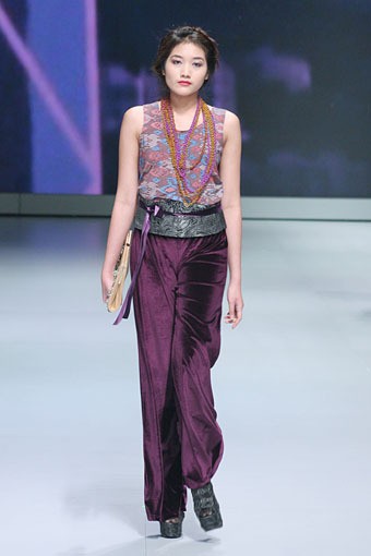 Jakarta, Indonesia - 16 Februari. Hengki Kawilarang Urban Senja. Indonesia Fashion Week 2013 at Jakarta Convention Center. 16 Februari 2013. Senayan. Jakarta. [Foto: Mohammad Abduh/Wolipop]