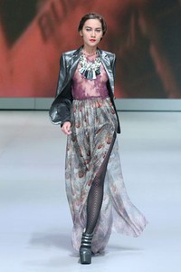 Jakarta, Indonesia - 16 Februari. Hengki Kawilarang Urban Senja. Indonesia Fashion Week 2013 at Jakarta Convention Center. 16 Februari 2013. Senayan. Jakarta. [Foto: Mohammad Abduh/Wolipop]