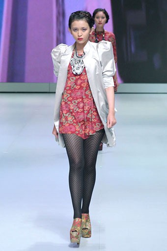 Jakarta, Indonesia - 16 Februari. Hengki Kawilarang Urban Senja. Indonesia Fashion Week 2013 at Jakarta Convention Center. 16 Februari 2013. Senayan. Jakarta. [Foto: Mohammad Abduh/Wolipop]