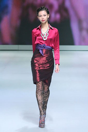 Jakarta, Indonesia - 16 Februari. Hengki Kawilarang Urban Senja. Indonesia Fashion Week 2013 at Jakarta Convention Center. 16 Februari 2013. Senayan. Jakarta. [Foto: Mohammad Abduh/Wolipop]