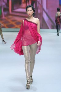 Jakarta, Indonesia - 16 Februari. Hengki Kawilarang Urban Senja. Indonesia Fashion Week 2013 at Jakarta Convention Center. 16 Februari 2013. Senayan. Jakarta. [Foto: Mohammad Abduh/Wolipop]