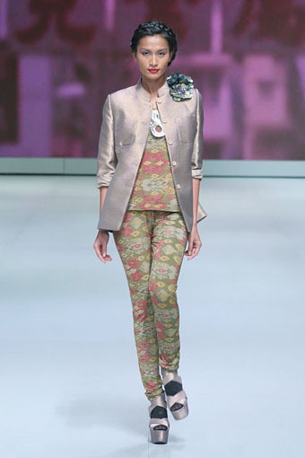 Jakarta, Indonesia - 16 Februari. Hengki Kawilarang Urban Senja. Indonesia Fashion Week 2013 at Jakarta Convention Center. 16 Februari 2013. Senayan. Jakarta. [Foto: Mohammad Abduh/Wolipop]