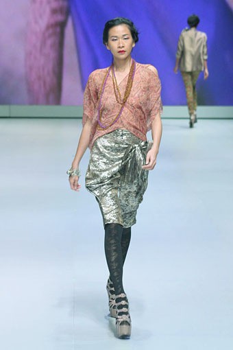 Jakarta, Indonesia - 16 Februari. Hengki Kawilarang Urban Senja. Indonesia Fashion Week 2013 at Jakarta Convention Center. 16 Februari 2013. Senayan. Jakarta. [Foto: Mohammad Abduh/Wolipop]