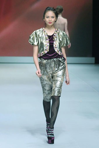 Jakarta, Indonesia - 16 Februari. Hengki Kawilarang Urban Senja. Indonesia Fashion Week 2013 at Jakarta Convention Center. 16 Februari 2013. Senayan. Jakarta. [Foto: Mohammad Abduh/Wolipop]