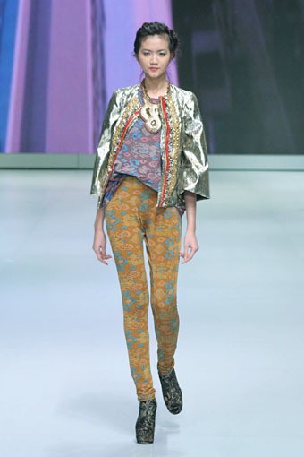 Jakarta, Indonesia - 16 Februari. Hengki Kawilarang Urban Senja. Indonesia Fashion Week 2013 at Jakarta Convention Center. 16 Februari 2013. Senayan. Jakarta. [Foto: Mohammad Abduh/Wolipop]