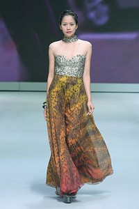 Jakarta, Indonesia - 16 Februari. Hengki Kawilarang Urban Senja. Indonesia Fashion Week 2013 at Jakarta Convention Center. 16 Februari 2013. Senayan. Jakarta. [Foto: Mohammad Abduh/Wolipop]