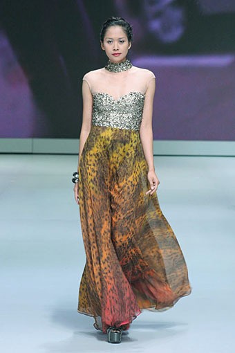 Jakarta, Indonesia - 16 Februari. Hengki Kawilarang Urban Senja. Indonesia Fashion Week 2013 at Jakarta Convention Center. 16 Februari 2013. Senayan. Jakarta. [Foto: Mohammad Abduh/Wolipop]