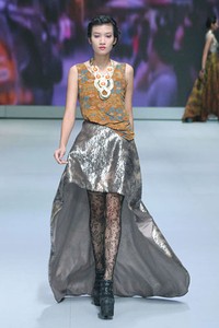 Jakarta, Indonesia - 16 Februari. Hengki Kawilarang Urban Senja. Indonesia Fashion Week 2013 at Jakarta Convention Center. 16 Februari 2013. Senayan. Jakarta. [Foto: Mohammad Abduh/Wolipop]