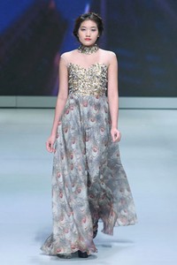 Jakarta, Indonesia - 16 Februari. Hengki Kawilarang Urban Senja. Indonesia Fashion Week 2013 at Jakarta Convention Center. 16 Februari 2013. Senayan. Jakarta. [Foto: Mohammad Abduh/Wolipop]