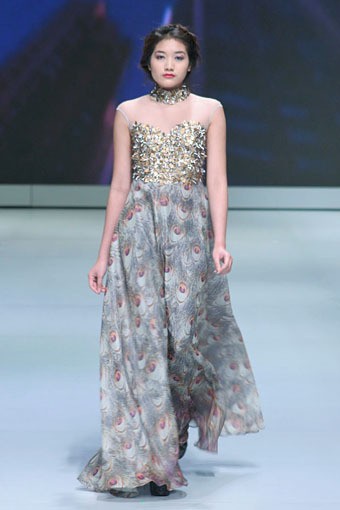 Jakarta, Indonesia - 16 Februari. Hengki Kawilarang Urban Senja. Indonesia Fashion Week 2013 at Jakarta Convention Center. 16 Februari 2013. Senayan. Jakarta. [Foto: Mohammad Abduh/Wolipop]