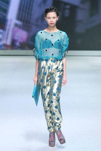 Jakarta, Indonesia - 16 Februari. Hengki Kawilarang Urban Senja. Indonesia Fashion Week 2013 at Jakarta Convention Center. 16 Februari 2013. Senayan. Jakarta. [Foto: Mohammad Abduh/Wolipop]