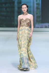 Jakarta, Indonesia - 16 Februari. Hengki Kawilarang Urban Senja. Indonesia Fashion Week 2013 at Jakarta Convention Center. 16 Februari 2013. Senayan. Jakarta. [Foto: Mohammad Abduh/Wolipop]