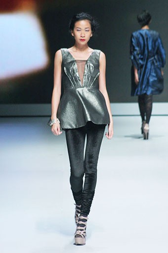 Jakarta, Indonesia - 16 Februari. Hengki Kawilarang Urban Senja. Indonesia Fashion Week 2013 at Jakarta Convention Center. 16 Februari 2013. Senayan. Jakarta. [Foto: Mohammad Abduh/Wolipop]