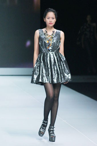 Jakarta, Indonesia - 16 Februari. Hengki Kawilarang Urban Senja. Indonesia Fashion Week 2013 at Jakarta Convention Center. 16 Februari 2013. Senayan. Jakarta. [Foto: Mohammad Abduh/Wolipop]