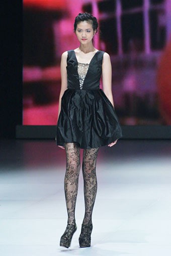 Jakarta, Indonesia - 16 Februari. Hengki Kawilarang Urban Senja. Indonesia Fashion Week 2013 at Jakarta Convention Center. 16 Februari 2013. Senayan. Jakarta. [Foto: Mohammad Abduh/Wolipop]