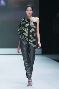 Jakarta, Indonesia - 16 Februari. Hengki Kawilarang Urban Senja. Indonesia Fashion Week 2013 at Jakarta Convention Center. 16 Februari 2013. Senayan. Jakarta. [Foto: Mohammad Abduh/Wolipop]