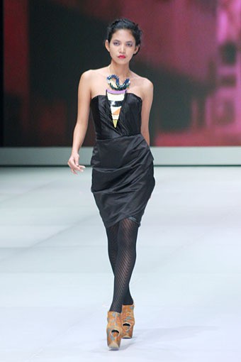 Jakarta, Indonesia - 16 Februari. Hengki Kawilarang Urban Senja. Indonesia Fashion Week 2013 at Jakarta Convention Center. 16 Februari 2013. Senayan. Jakarta. [Foto: Mohammad Abduh/Wolipop]