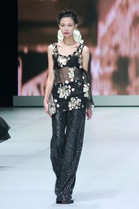 Jakarta, Indonesia - 16 Februari. Hengki Kawilarang Urban Senja. Indonesia Fashion Week 2013 at Jakarta Convention Center. 16 Februari 2013. Senayan. Jakarta. [Foto: Mohammad Abduh/Wolipop]