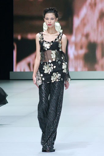 Jakarta, Indonesia - 16 Februari. Hengki Kawilarang Urban Senja. Indonesia Fashion Week 2013 at Jakarta Convention Center. 16 Februari 2013. Senayan. Jakarta. [Foto: Mohammad Abduh/Wolipop]