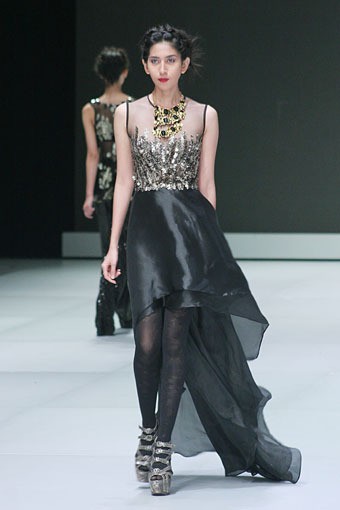 Jakarta, Indonesia - 16 Februari. Hengki Kawilarang Urban Senja. Indonesia Fashion Week 2013 at Jakarta Convention Center. 16 Februari 2013. Senayan. Jakarta. [Foto: Mohammad Abduh/Wolipop]