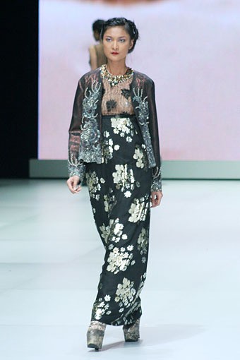 Jakarta, Indonesia - 16 Februari. Hengki Kawilarang Urban Senja. Indonesia Fashion Week 2013 at Jakarta Convention Center. 16 Februari 2013. Senayan. Jakarta. [Foto: Mohammad Abduh/Wolipop]