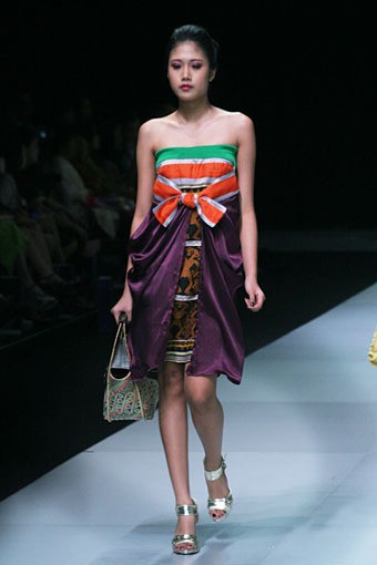 Jakarta, Indonesia - 16 Februari. Uke Toegimin Moven Movement. Indonesia Fashion Week 2013 at Jakarta Convention Center. 16 Februari 2013. Senayan. Jakarta. [Foto: Mohammad Abduh/Wolipop]